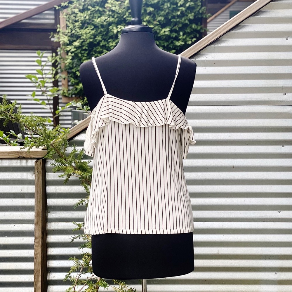 AMERICAN EAGLE Ruffle Cold Shoulder Top - Picture 2 of 5